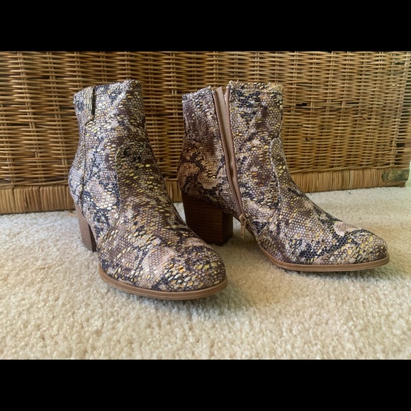 Stages West bootie from boutique, Nashville, TN! - Picture 2 of 4